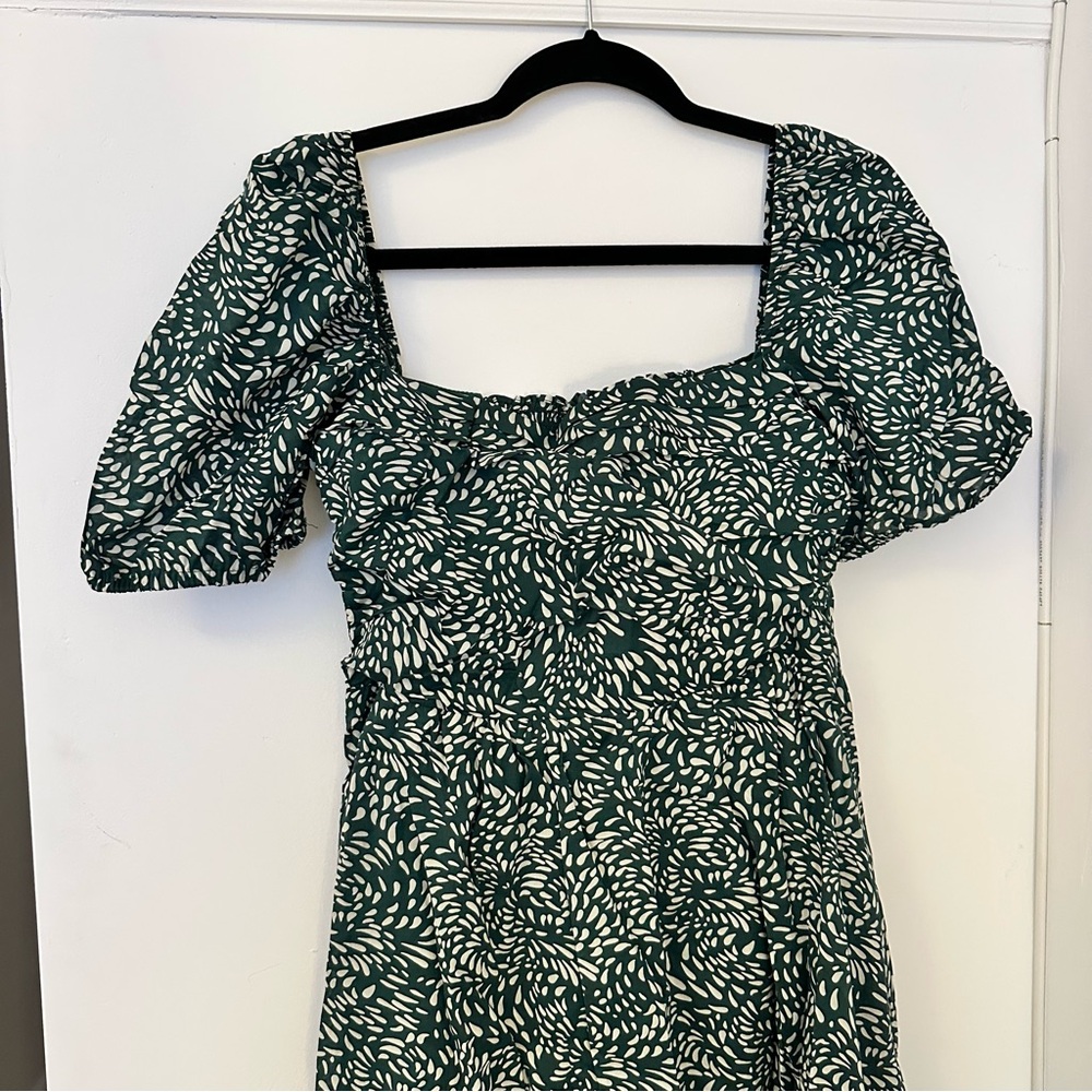 Green and White Puff Sleeve Dress NWOT